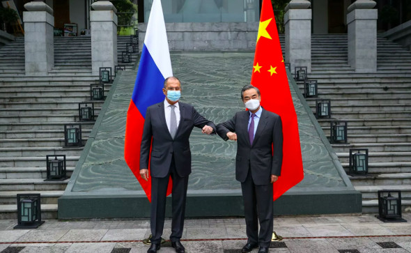 Россия и Китай переходят от обороны к контратаке