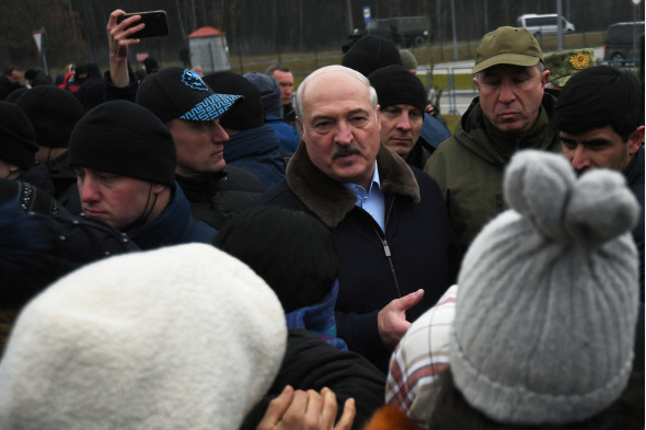 «Это ваша воля: пройдете — идите»: Лукашенко навестил мигрантов