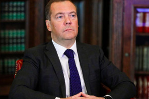 Медведев назвал бедность ключевой проблемой России