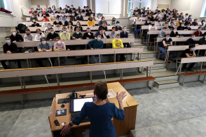Рособрнадзор заявил, что отказ от Болонской системы образования должен быть поэтапным