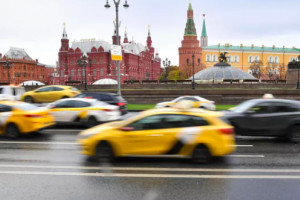 Путин подписал закон о запрете водителям с судимостью работать в такси