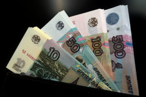 Политики предложили повысить МРОТ до 30 тыс. рублей