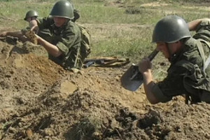 Подполковник Баевский: не хватает хороших лопат и перчаток для военных