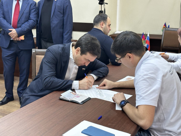 Дмитрий Гусев поставил подпись за Президента на Кубани